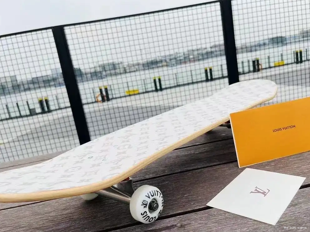 LV SKATEBOARD CUSTOM 0609
